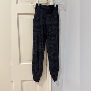 Lululemon sz 2 camo pants with pockets. Cover shot best view of color